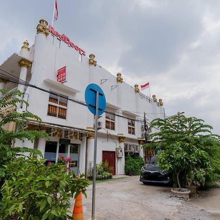 Reddoorz Syariah Near Universitas Borobudur 자카르타 외부 사진