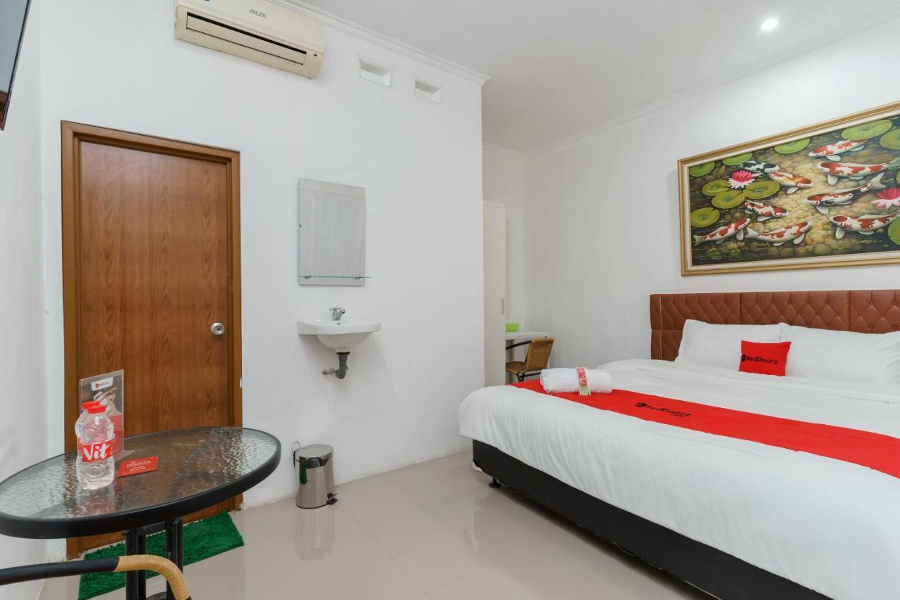 Reddoorz Syariah Near Universitas Borobudur 자카르타 외부 사진