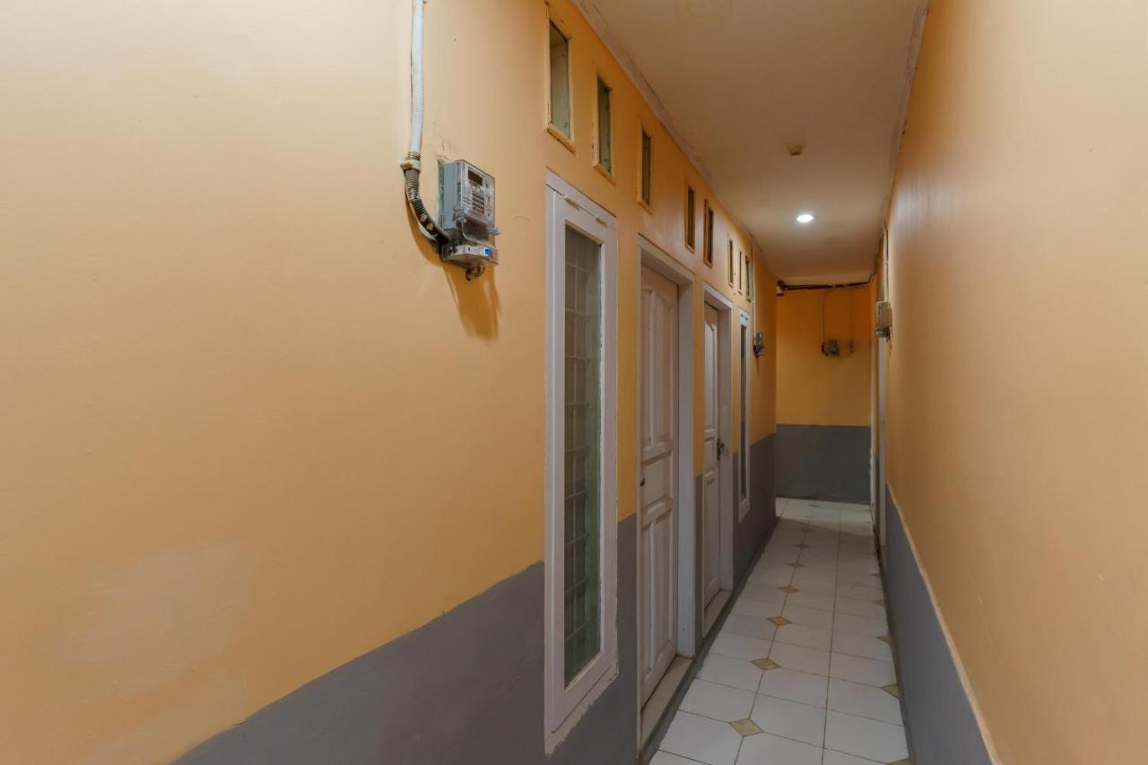 Reddoorz Syariah Near Universitas Borobudur 자카르타 외부 사진